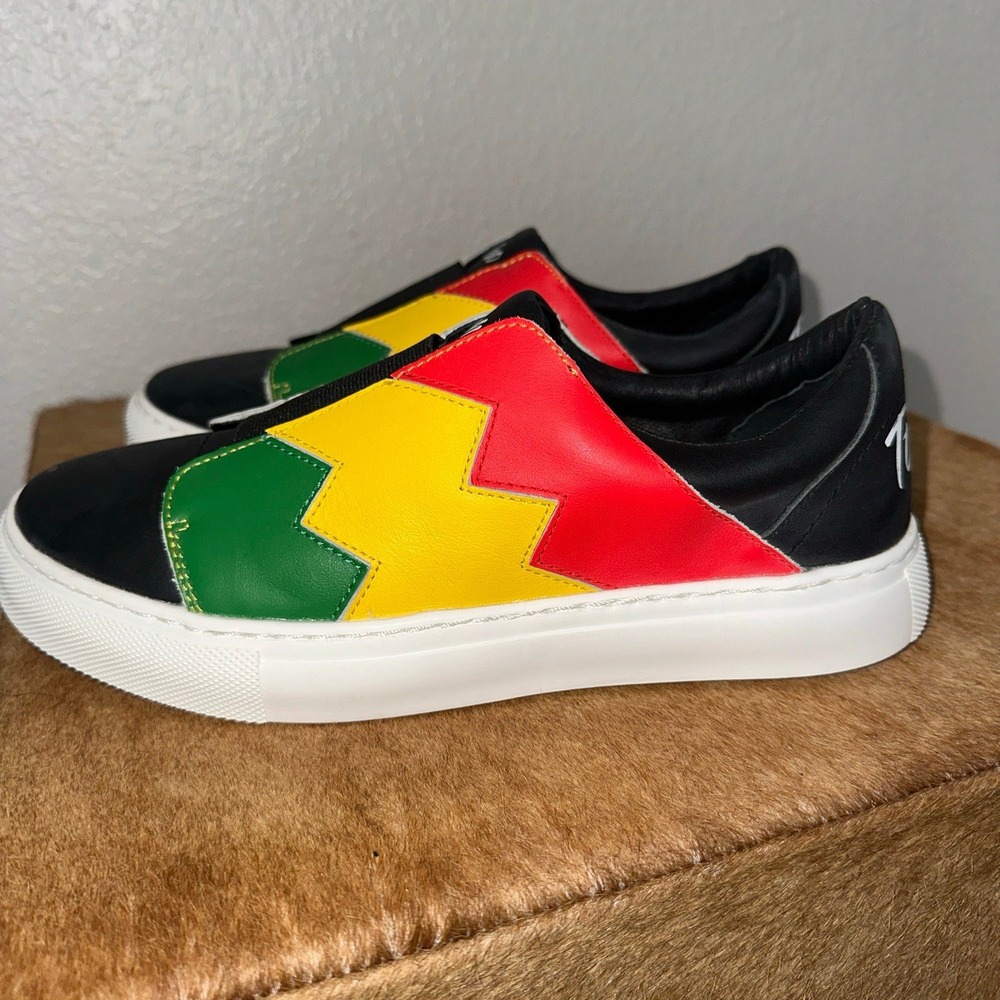 Tombo ziggs shoes 7.5 rasta colors.‎  Look New